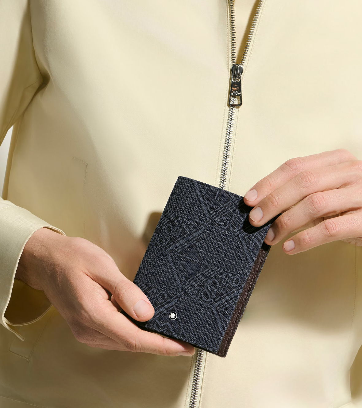 Passport Holder in 4810 Denim